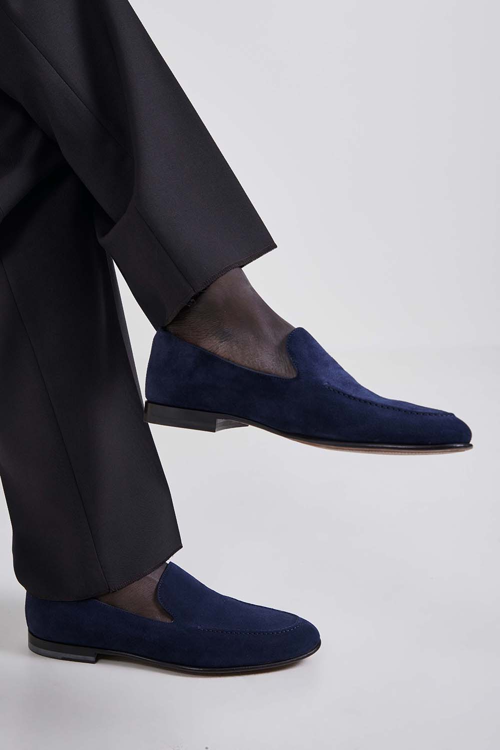 תמונת כל הלוק של נעלי מוקסינים